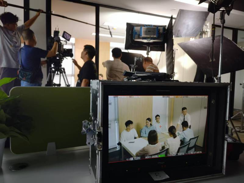 海淀区TVC拍摄公司：科技产品视觉化大师，诠释未来感与功能美学